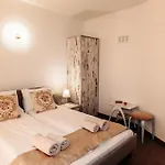 Хотел Kiev-free Parking 3*