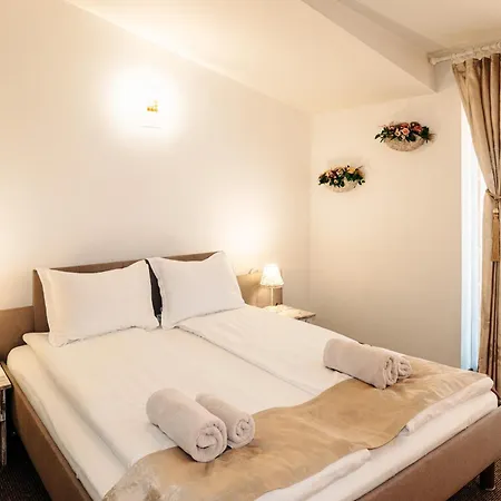 Kiev-free Parking Szálloda 3*