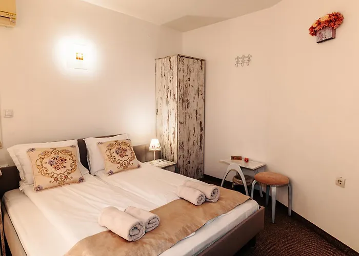 Hotel Kiev-free Parking 3*